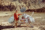 Carl Sagan with a mock-up of a Viking lander